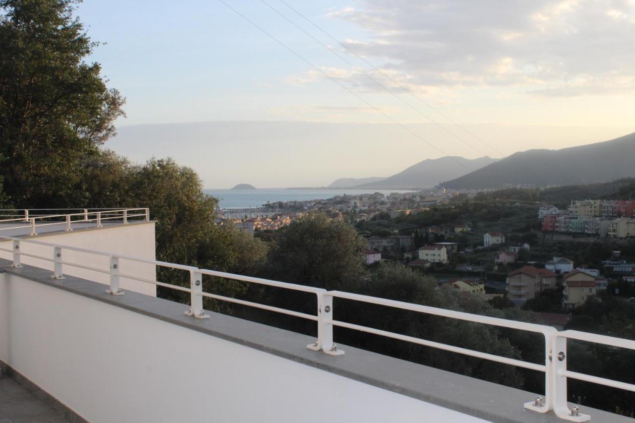 Abelia 4 Apartment Пиетра Лигуре Екстериор снимка